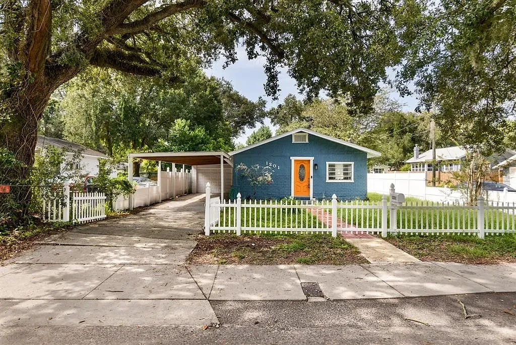 Front of home with fully fenced front yard. - 1201 E Cayuga St