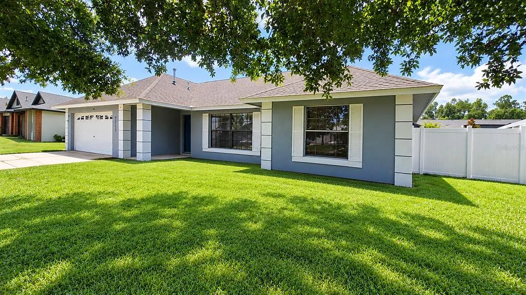 3 bed, 2.0 bath, 1718 sqft, $2,650 — Photo 2