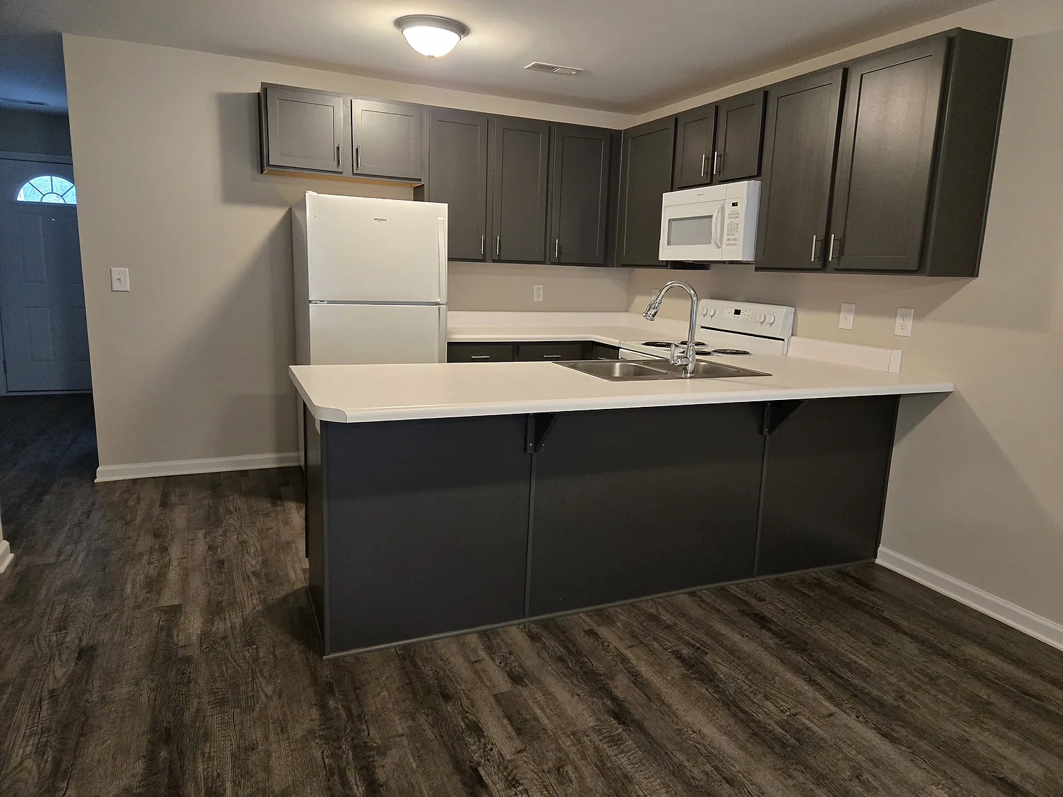 2 bed, 1000 sqft, $1,595 — Photo 2