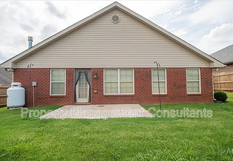 108 Oak Shade Dr — Photo 5