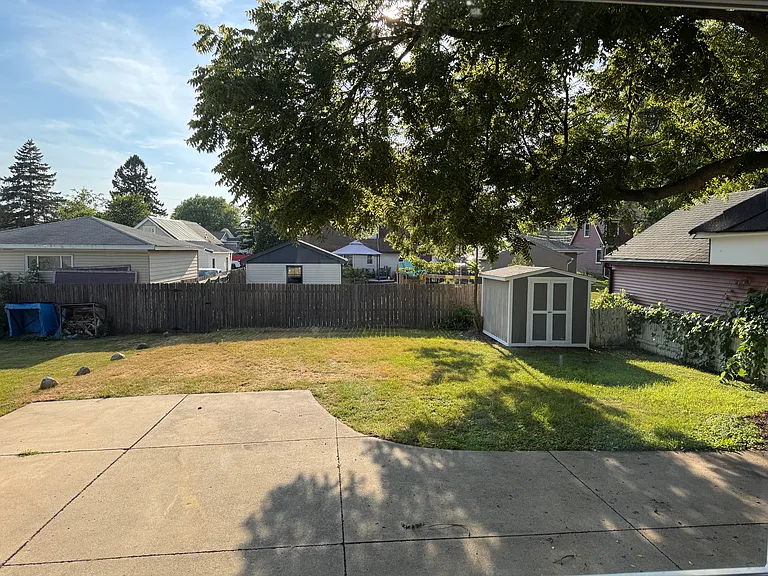 N Grandview Blvd — Photo 14