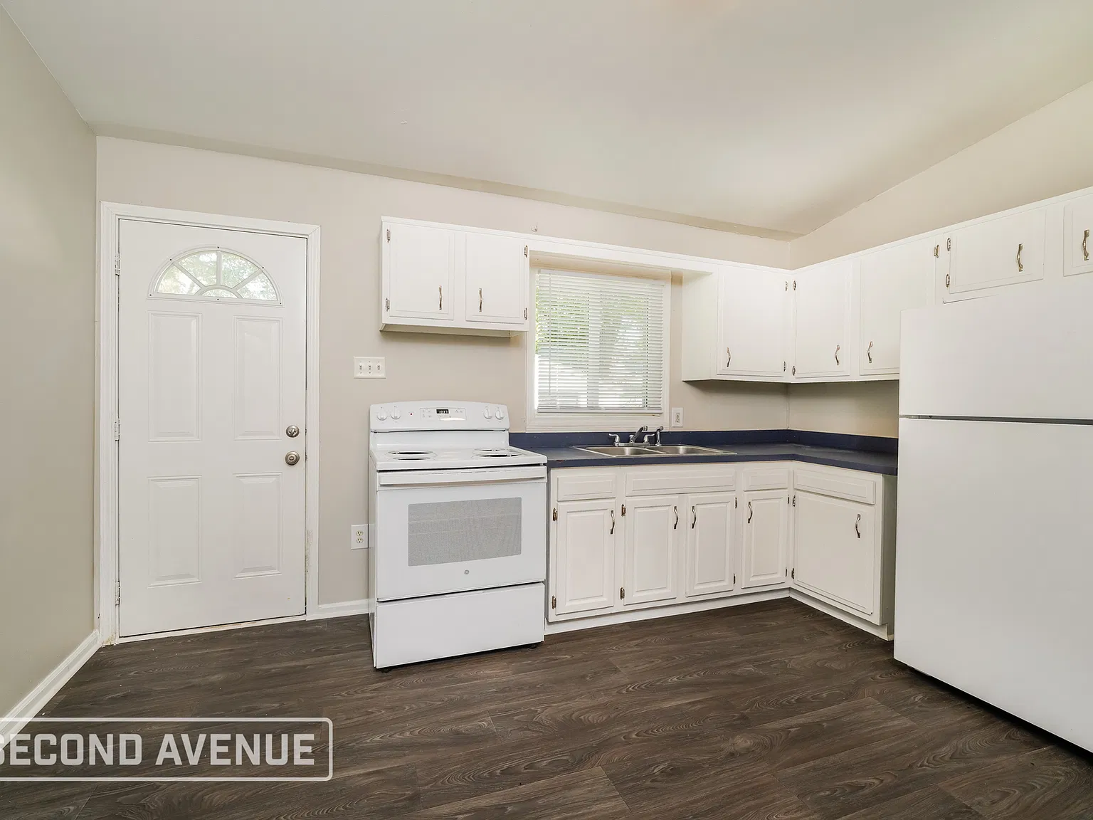 3 bed, 1.0 bath, 1240 sqft, $1,139 — Photo 3