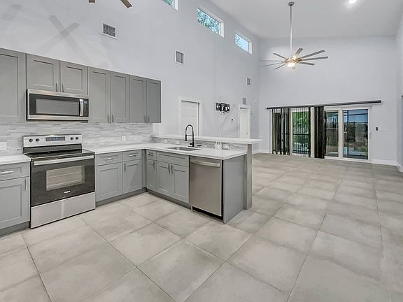 2nd image of 1021 SW 32nd St