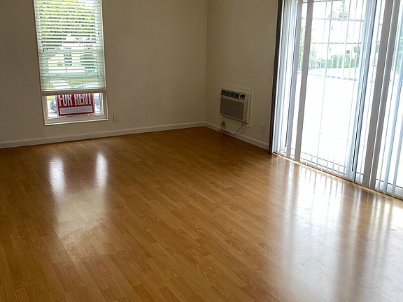 3rd image of 10160 Park Cir W