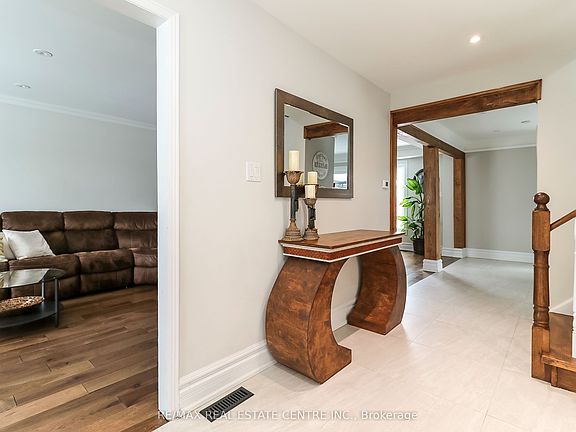 5th image of 39 Cardinal St