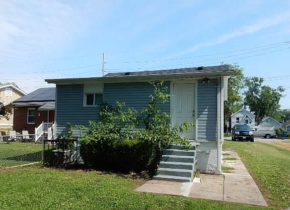 3rd image of 212 W Arlee Ave
