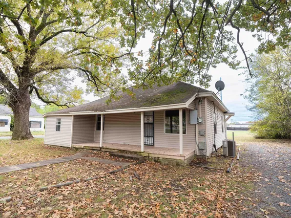 807 Walnut St, Conway, AR 72032