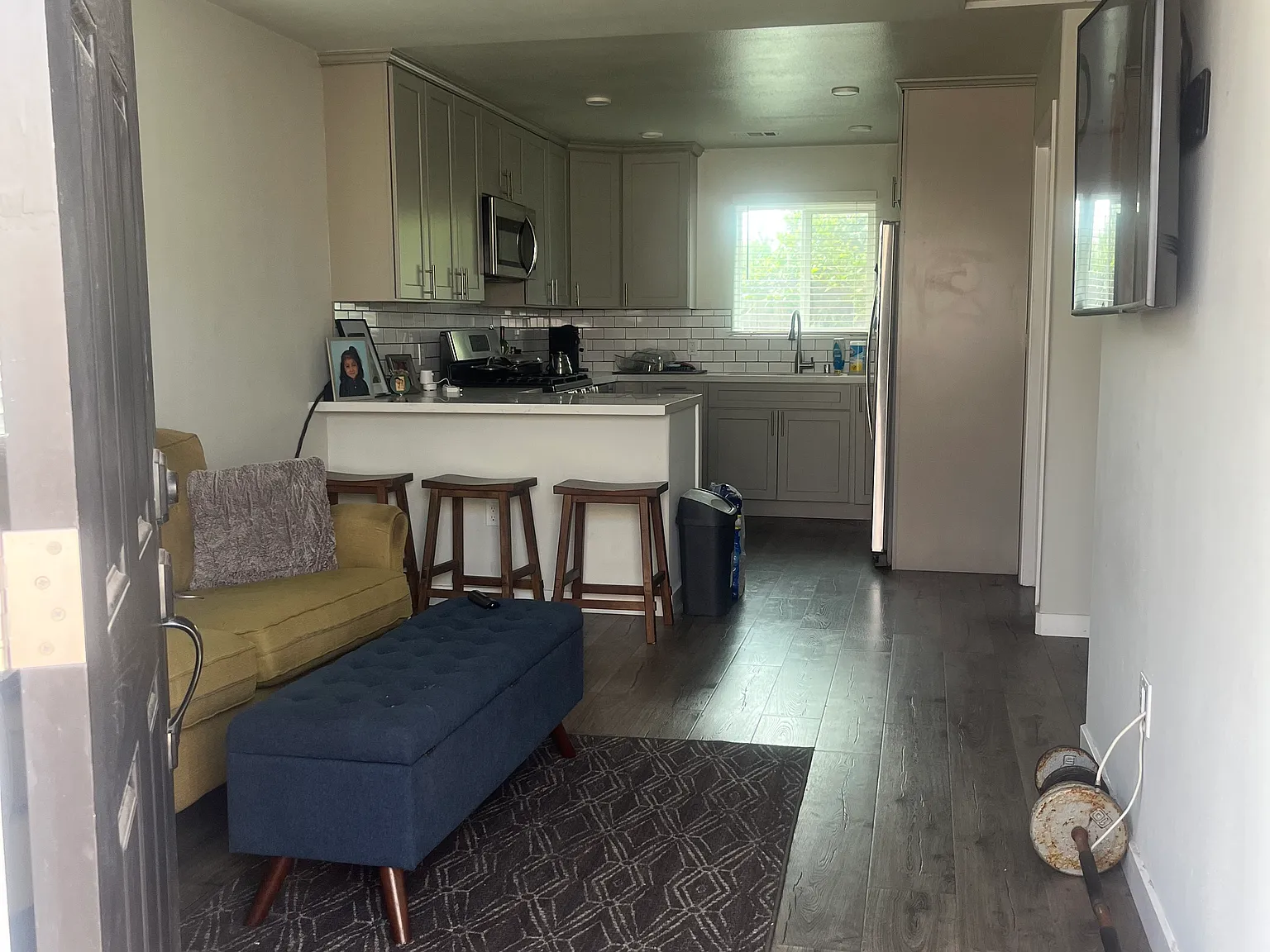 2 bed, 900 sqft, $2,400 — Photo 4