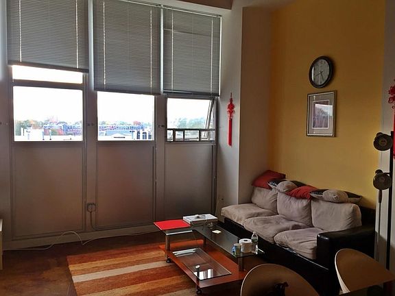 3rd image of 118 Holmes St Unit 403