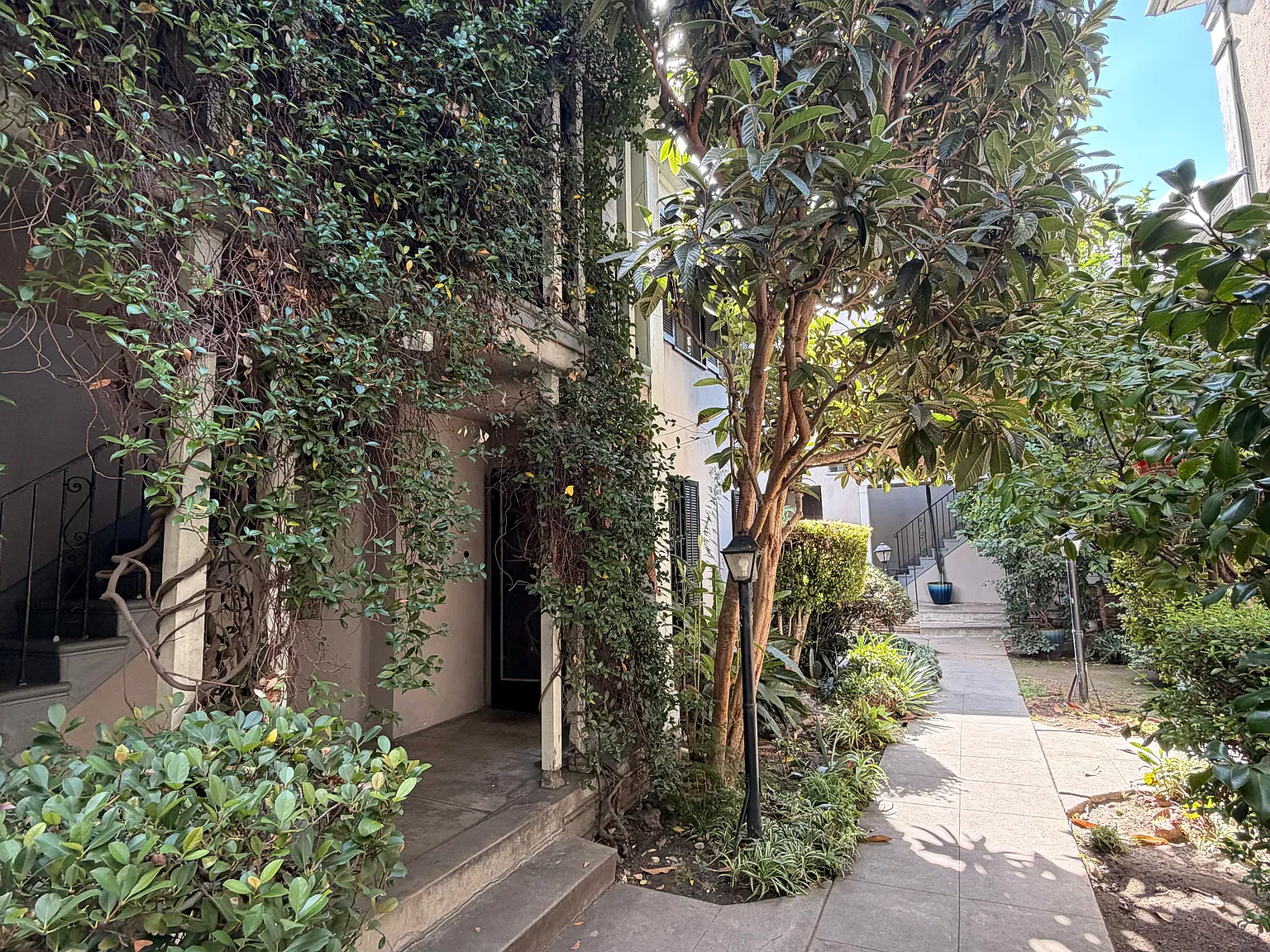 1 bed, 650 sqft, $2,200 — Photo 2