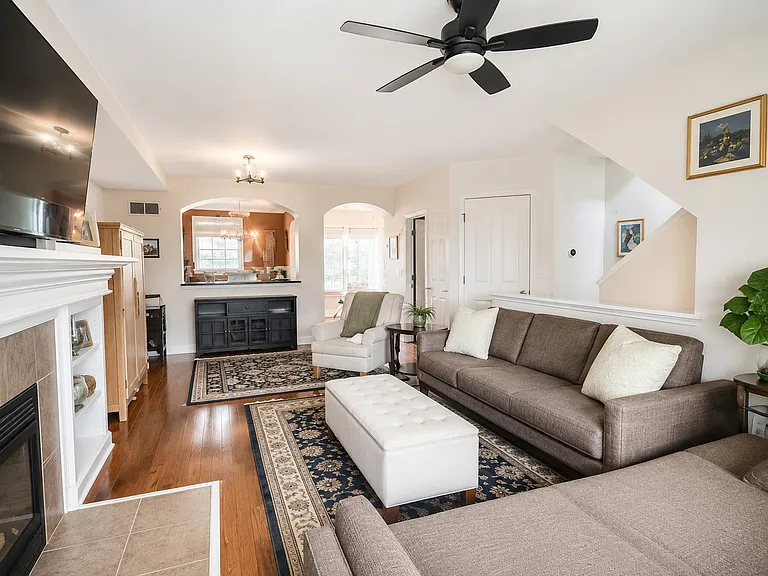 120 Lakeshore Dr #120 — Photo 4