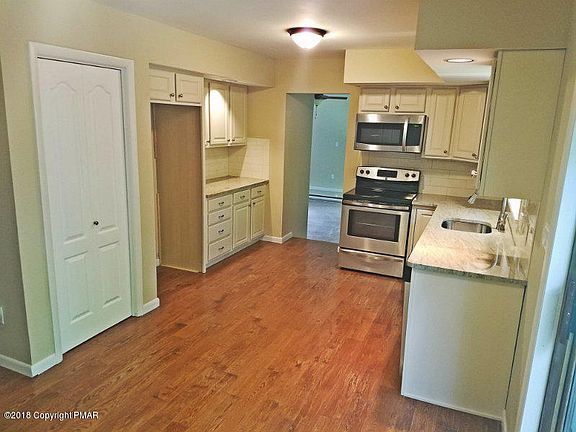 3rd image of 1298 Park Dr