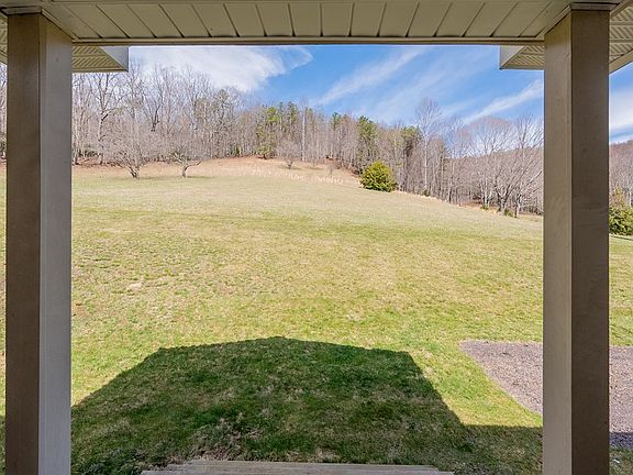 3rd image of 127 N Anns Ln