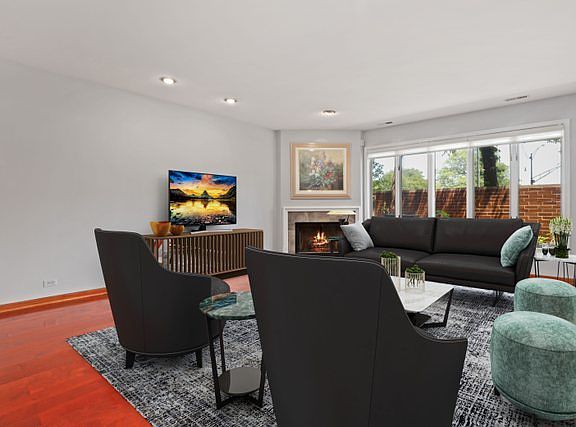 2nd image of 1720 N La Salle St #3