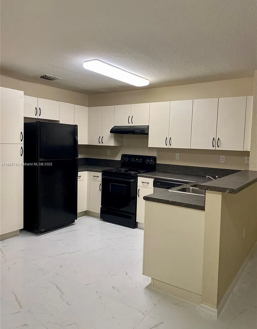 3 bed, 1489 sqft, $2,675 — Photo 2