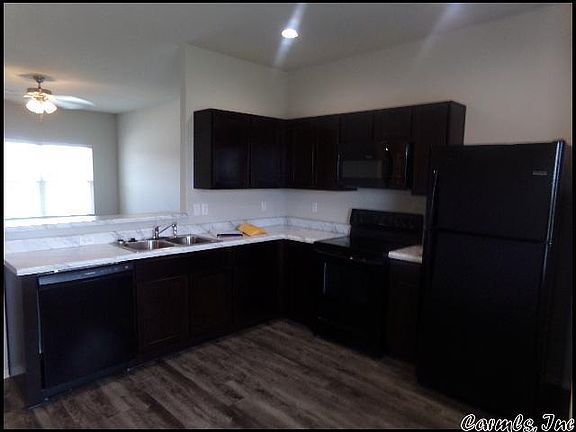 5th image of 1304 Yarrow Dr