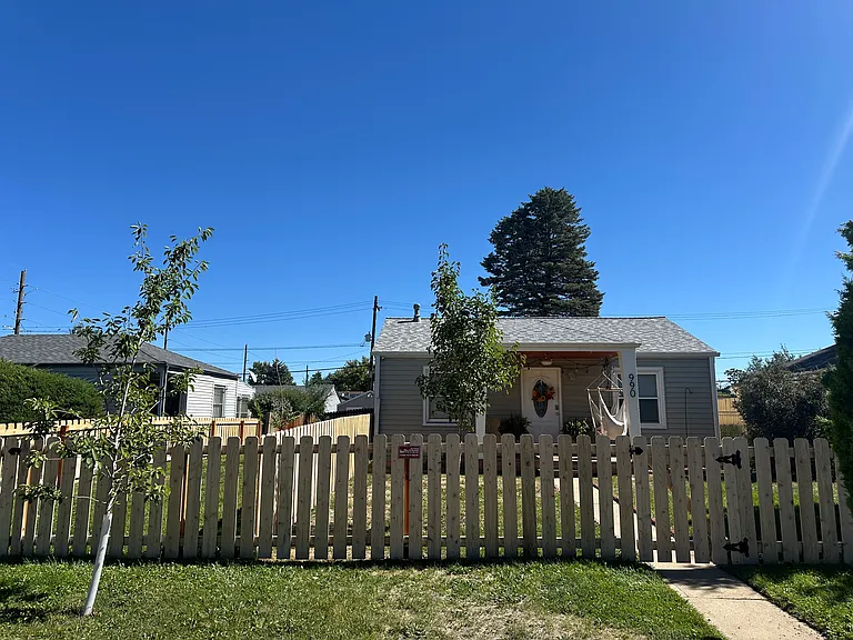990 Julian St — Photo 2