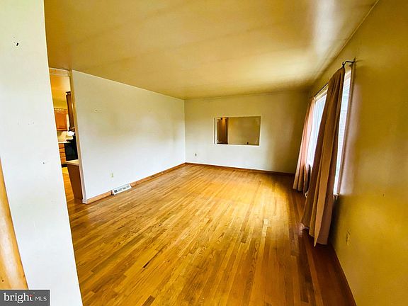 4th image of 10904 Gaywood Dr