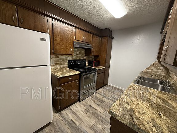 4th image of 322 W Quantico St