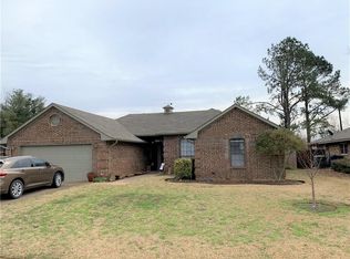 2704 Venture Cir, Denison, TX 75020