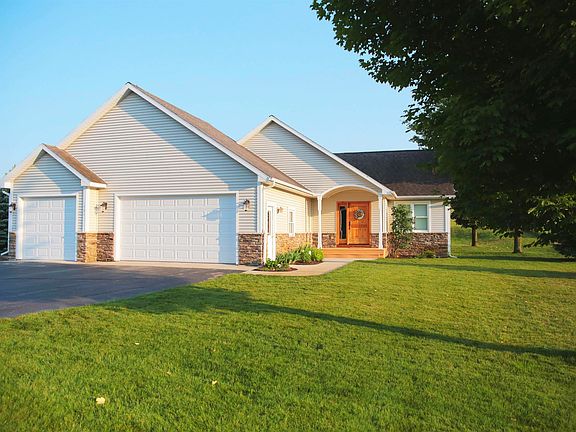 2nd image of 1594 Oban Way