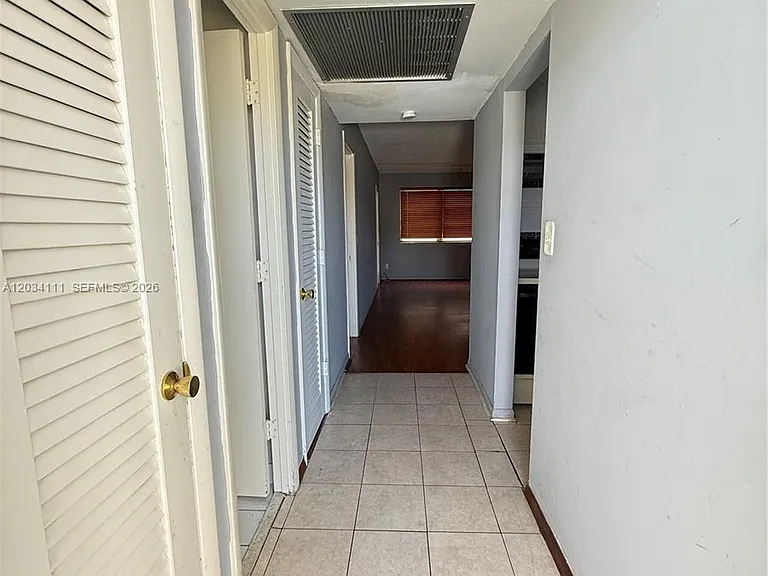 2200 Park Ln #105 — Photo 2