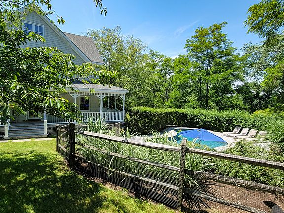 3rd image of 7 Hillside Dr