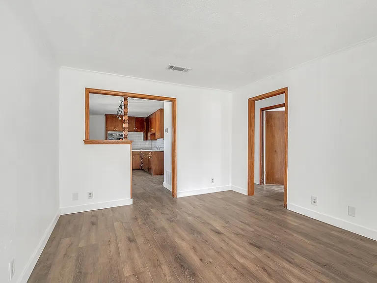 1009 Meadow Park Dr — Photo 2
