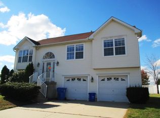 51 Fawn Hollow Rd, Burlington, NJ 08016