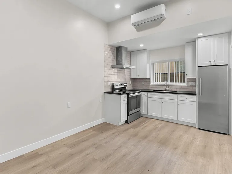 2823 S Corning St #5 — Photo 8