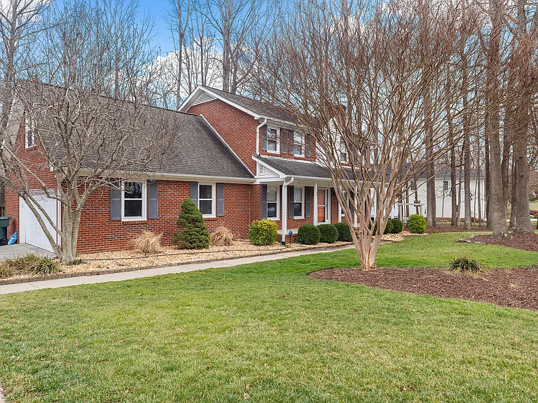 502 Westfield Ln — Photo 4