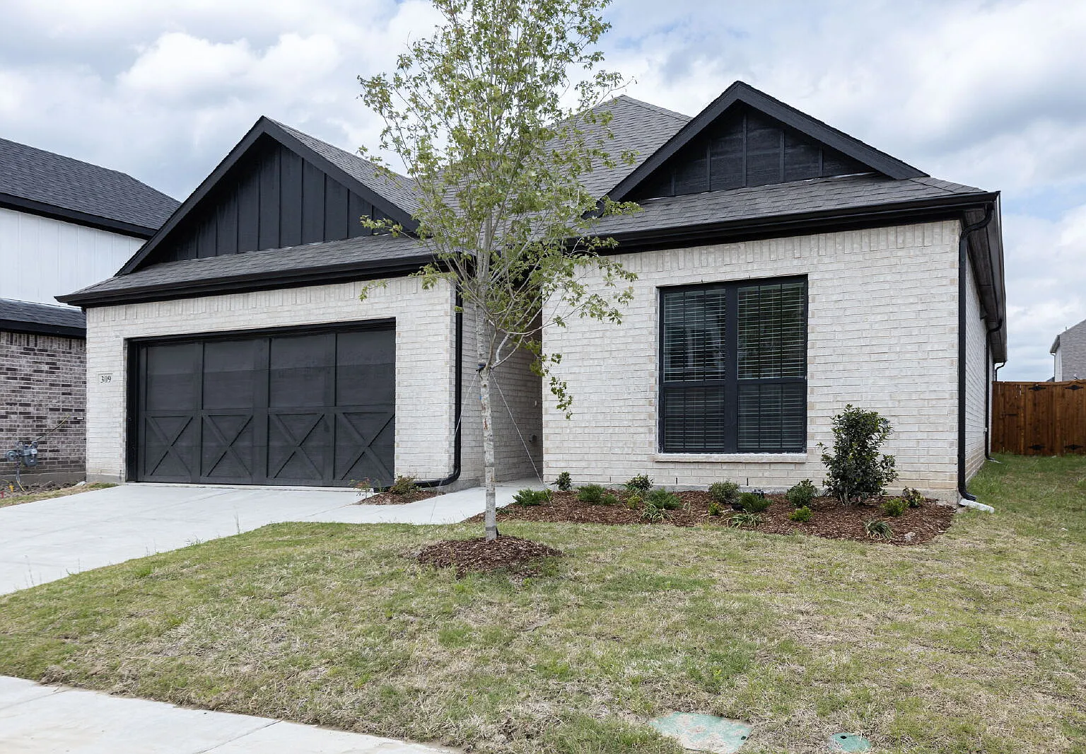 5 bed, 3.0 bath, 2200 sqft, $3,300 — Photo 2