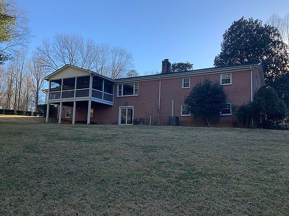 2nd image of 225 Jefferson Davis Dr