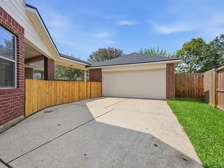 6165 Darlington Ct — Photo 35