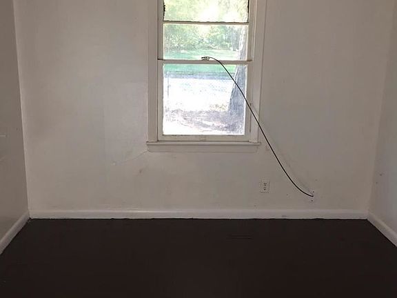 4th image of 3044 Midway St