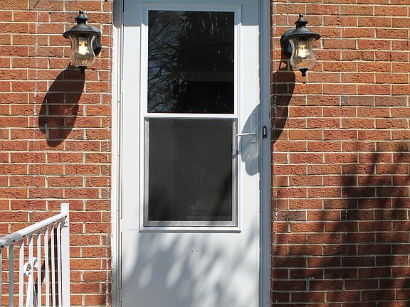 4th image of 221 Stonewall St