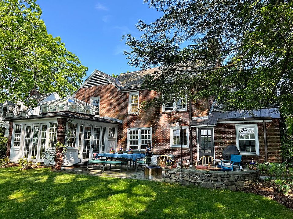 2nd image of 64 Kingswood Rd
