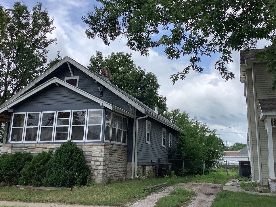 2nd image of 210 S 9th St
