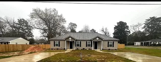 222 Crescent Dr photo 1