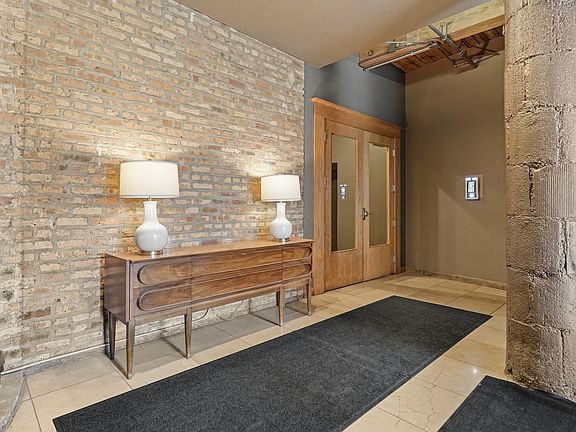 913 W. VAN BUREN ST. LOBBY