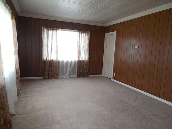 2nd image of 411 W Grove St APT 2