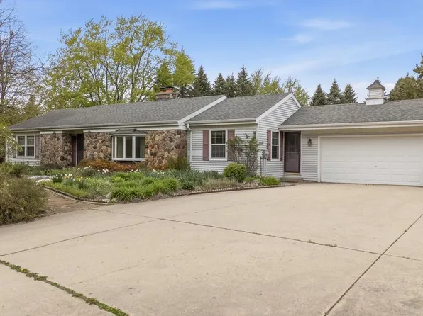 4050 Sleeping Dragon ROAD, West Bend, WI 53095