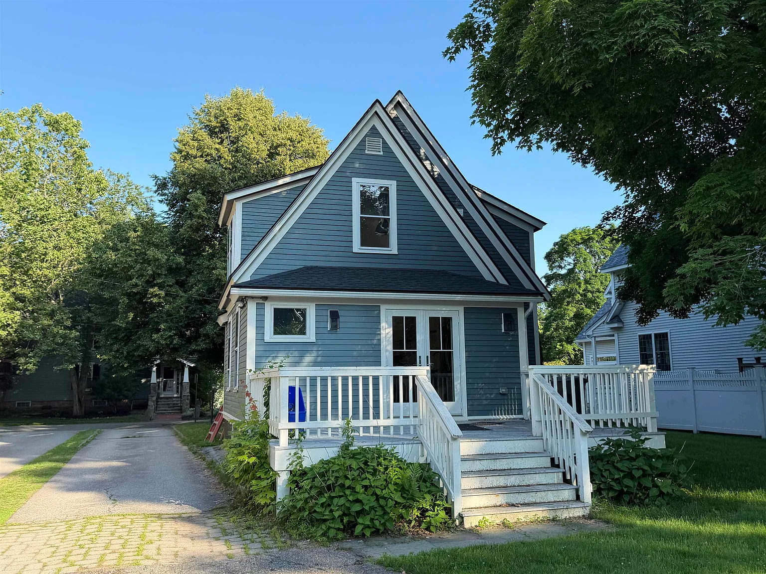 3 bed, 2.5 bath, 2049 sqft, $5,000 — Photo 3
