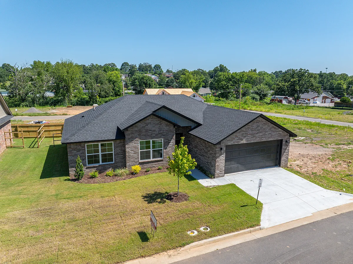 Building Photo - 1020 Hunter Dr