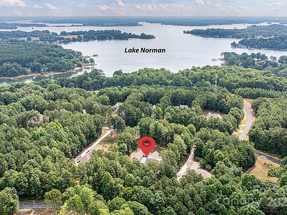 2nd image of 6619 Harbor Oaks Dr
