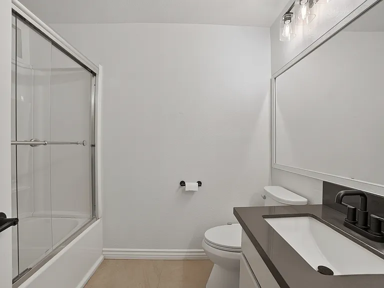 Upstairs Primary Bathroom