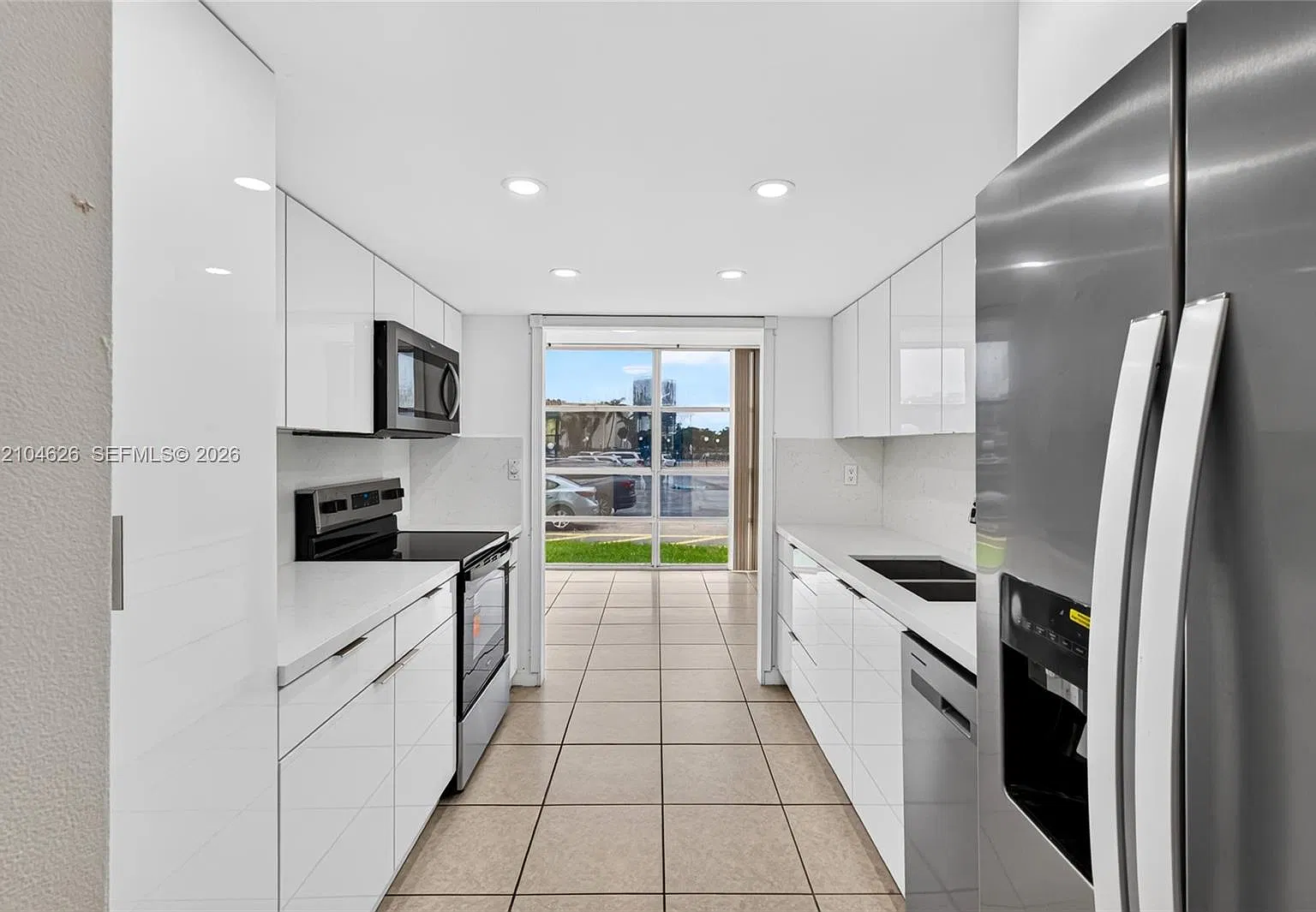 Desoto Park Condo — Photo 3