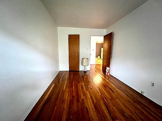 3rd image of 41-30 Case St #1