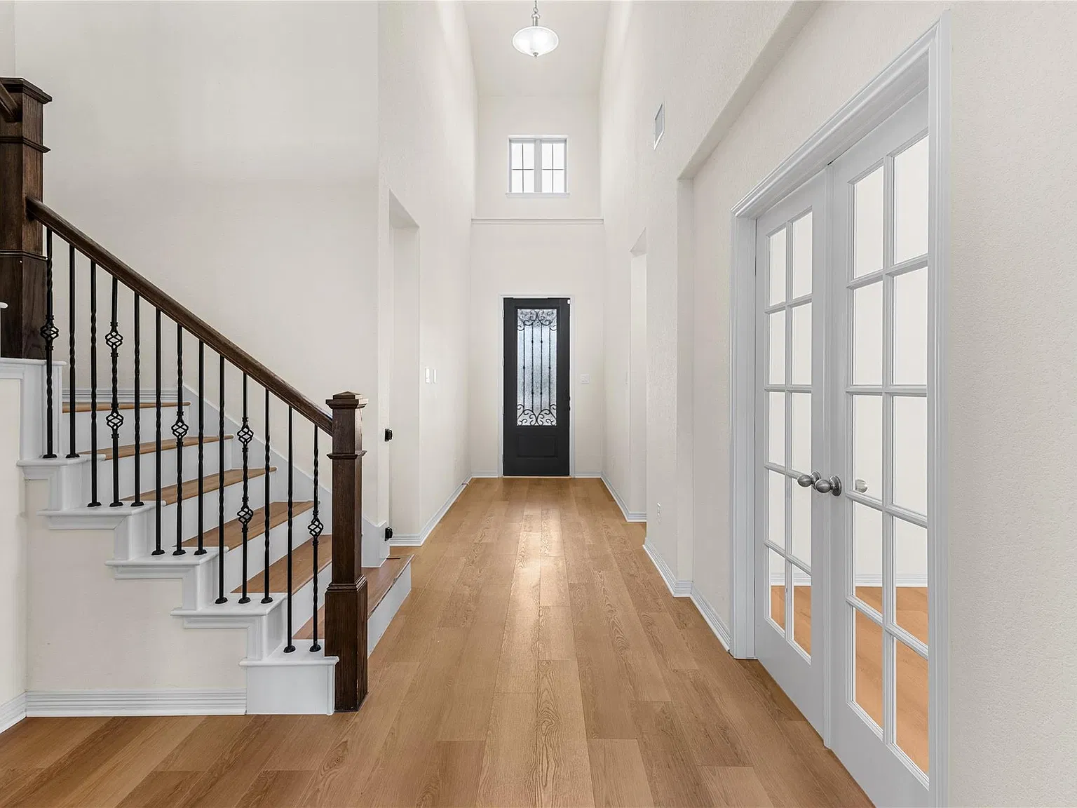 4 bed, 3.0 bath, 2920 sqft, $2,999 — Photo 4