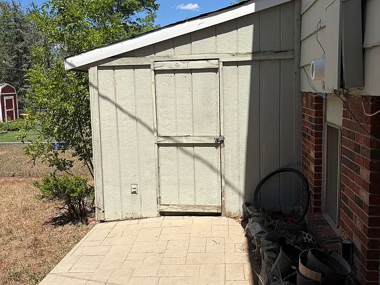 1001 Waite Dr — Photo 9